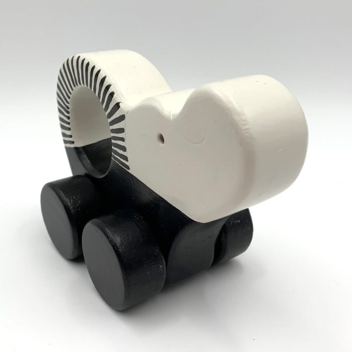 Elephant on wheels - Image 2